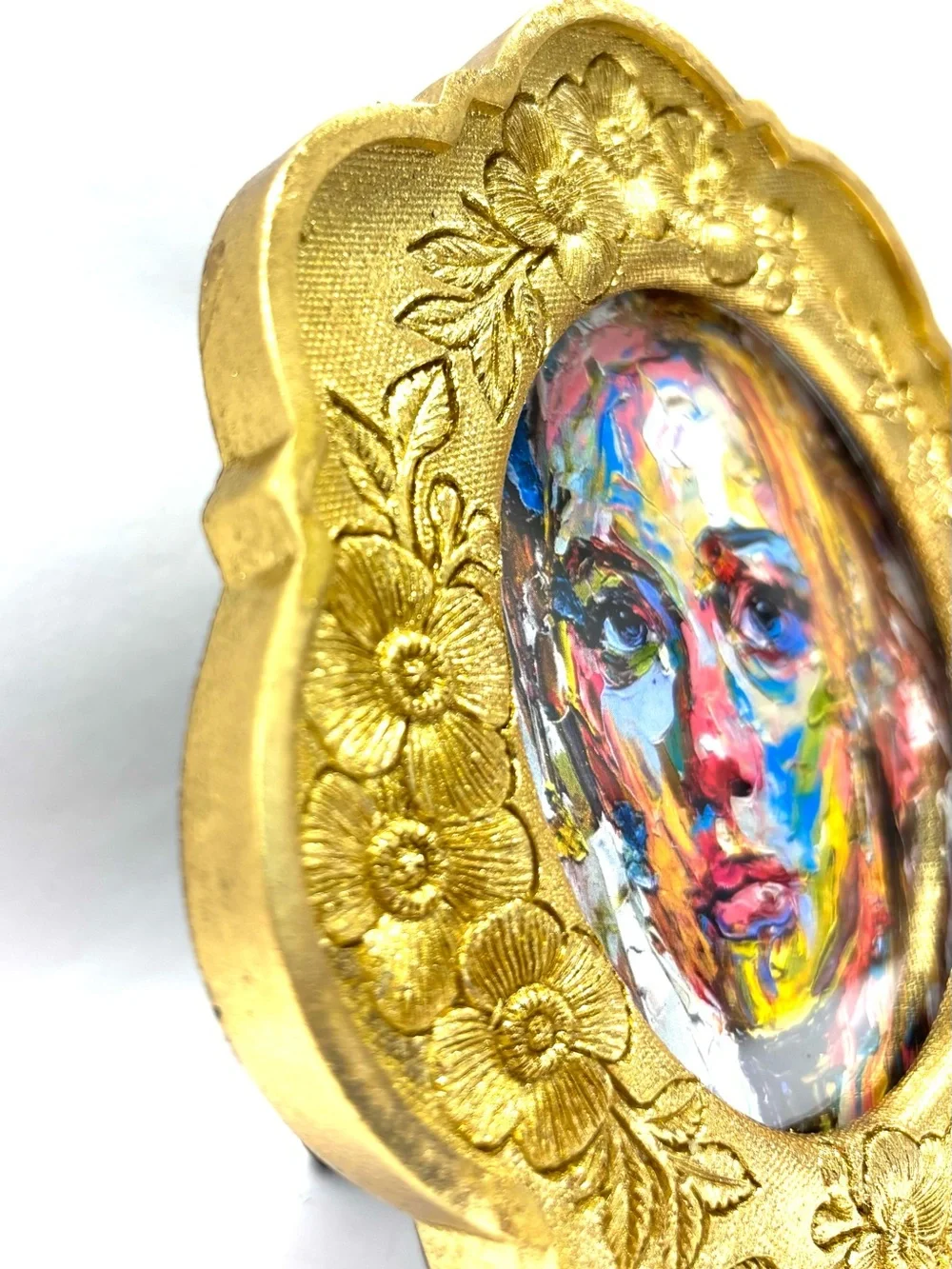 Vintage Style Gilded Picture Frame 4 x 4 Round Nicole Miller NYC Home F441001